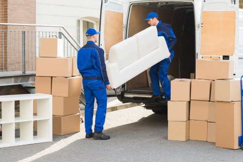 Moving support for apartments and houses in Waddon